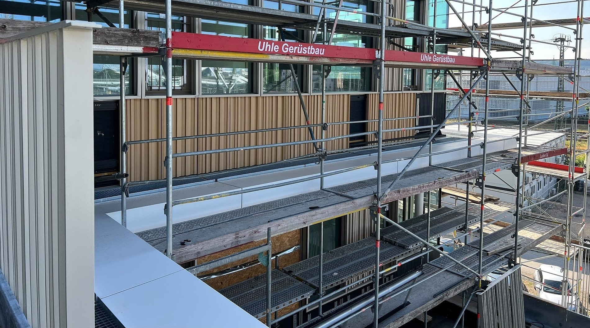 Wartungssteg mit Brüstungsband - JSH Heilbronn