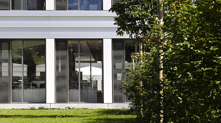 Teilansicht Hauptfassade - EnBW Biberach